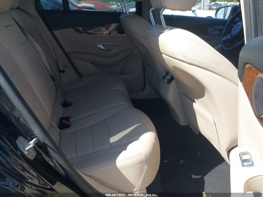 2017 Mercedes-benz Glc VIN WDC0G4KB7HF262277 IAAI salvage auction — RIGHT FRONT, Wait Title, sold $5,900 on 2026-07-29 (photo 8)