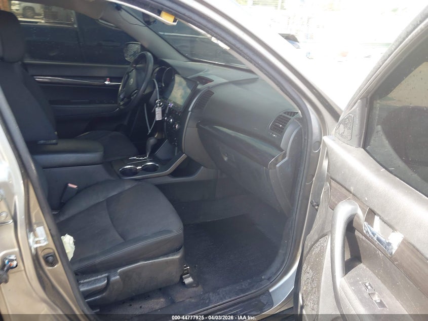 2012 Kia Sorento VIN 5XYKT4A60CG260875 IAAI salvage auction — RIGHT SIDE, Wait Title, sold $650 on 2026-07-13 (photo 5)