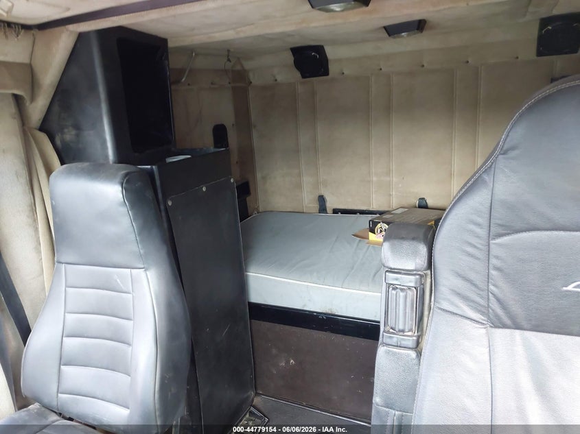 1995 Freightliner Conventional VIN 2FUY3EDB0SA459645 IAAI salvage auction — FRONT END, Salvage (Texas), sold $3,550 on 2026-07-07 (photo 7)