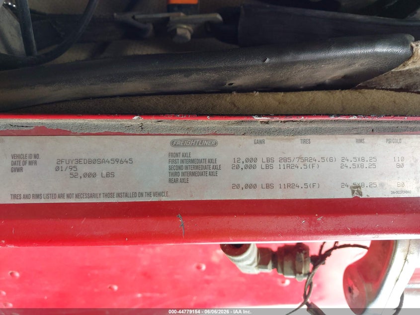1995 Freightliner Conventional VIN 2FUY3EDB0SA459645 IAAI salvage auction — FRONT END, Salvage (Texas), sold $3,550 on 2026-07-07 (photo 9)