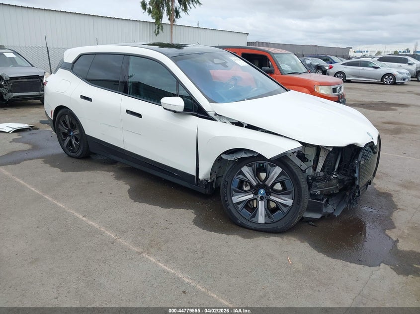 2024 BMW Ix VIN WB523CF04RCP25438 IAAI salvage auction — RIGHT FRONT, Wait Title, sold $21,900 on 2026-07-24 (photo 1)