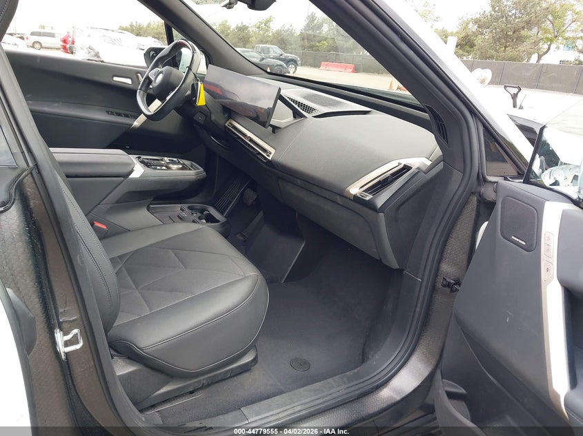 2024 BMW Ix VIN WB523CF04RCP25438 IAAI salvage auction — RIGHT FRONT, Wait Title, sold $21,900 on 2026-07-24 (photo 5)