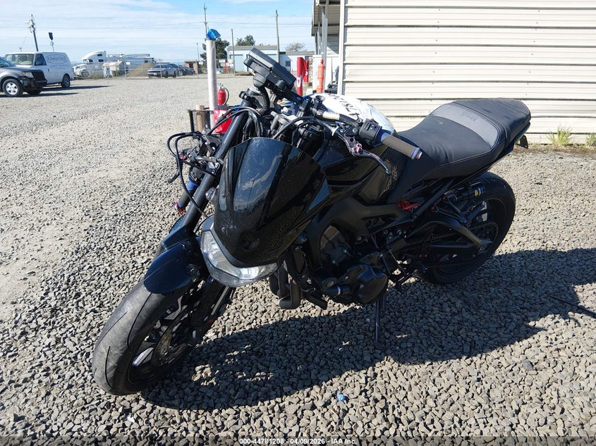 2016 Yamaha Fz VIN JYARN33E6GA010209 IAAI salvage auction — ROLLOVER, Salvage (Oregon), sold $2,325 on 2026-09-28 (photo 2)
