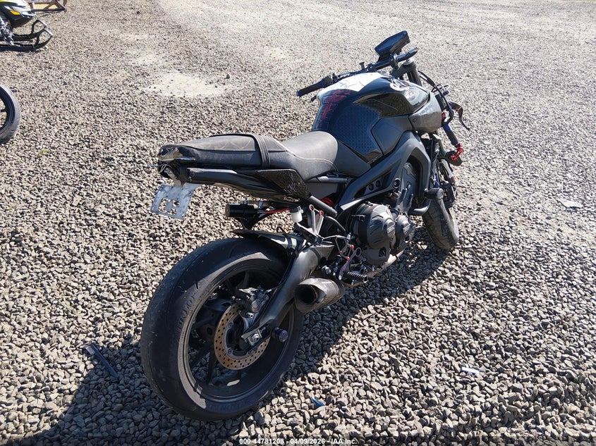 2016 Yamaha Fz VIN JYARN33E6GA010209 IAAI salvage auction — ROLLOVER, Salvage (Oregon), sold $2,325 on 2026-09-28 (photo 4)
