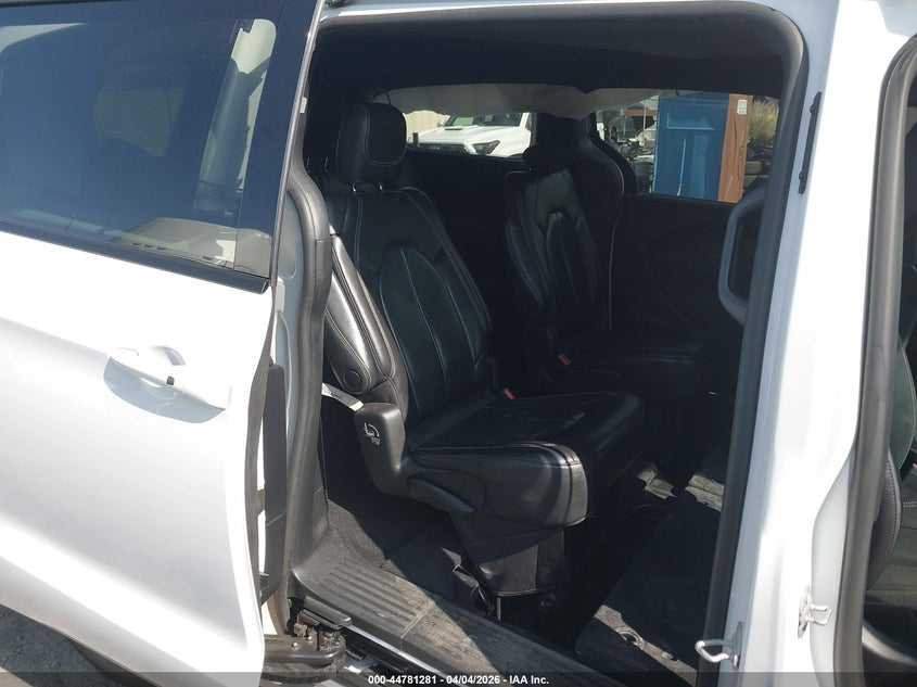 2022 Chrysler Pacifica VIN 2C4RC1BG3NR130480 IAAI salvage auction — FRONT END, Wait Title, sold $25 on 2026-07-21 (photo 8)