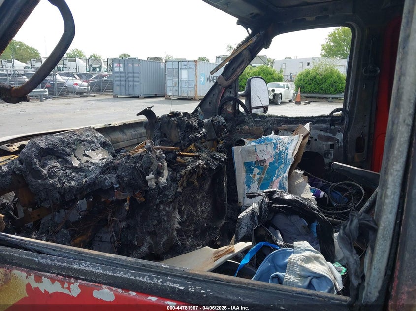 2012 Ford E 250 VIN 1FTNE2EW2CDB09833 IAAI salvage auction — EXTERIOR BURN, Junk Receipt (North Carolina), sold $125 on 2026-07-06 (photo 5)