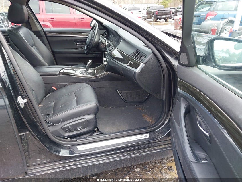 2014 BMW 5er VIN WBAFV3C55ED686232 IAAI salvage auction — RIGHT SIDE, Original (New Hampshire), sold $750 on 2026-07-08 (photo 5)