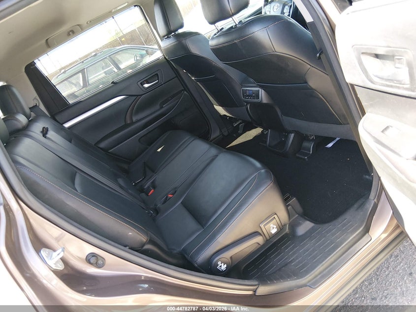 2017 Toyota Highlander VIN 5TDJZRFH4HS367780 IAAI salvage auction — TRANSMISSION, Salvage (Texas), sold $7,900 on 2026-07-14 (photo 8)