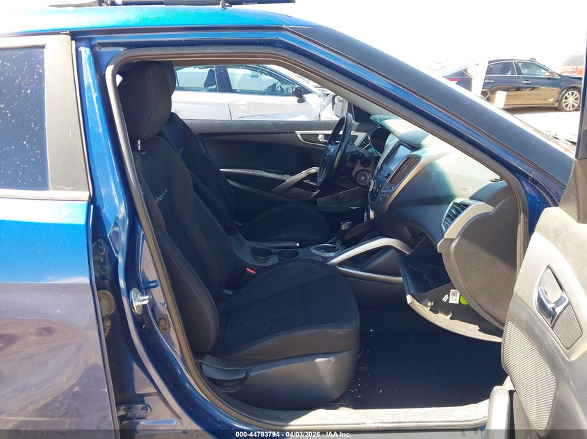 2017 Hyundai Veloster VIN KMHTC6AD6HU317211 IAAI salvage auction — RIGHT SIDE, Wait Title, sold $975 on 2026-07-29 (photo 5)