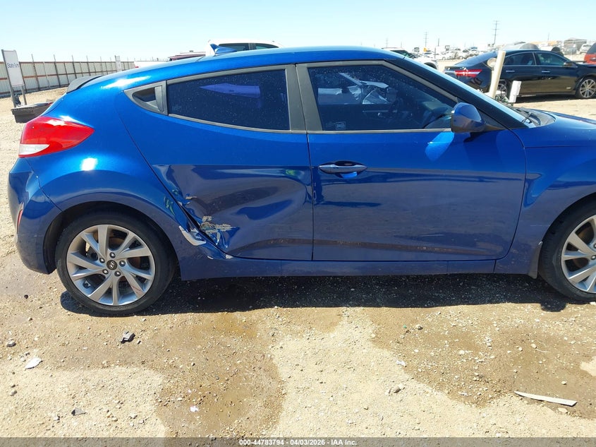 2017 Hyundai Veloster VIN KMHTC6AD6HU317211 IAAI salvage auction — RIGHT SIDE, Wait Title, sold $975 on 2026-07-29 (photo 6)