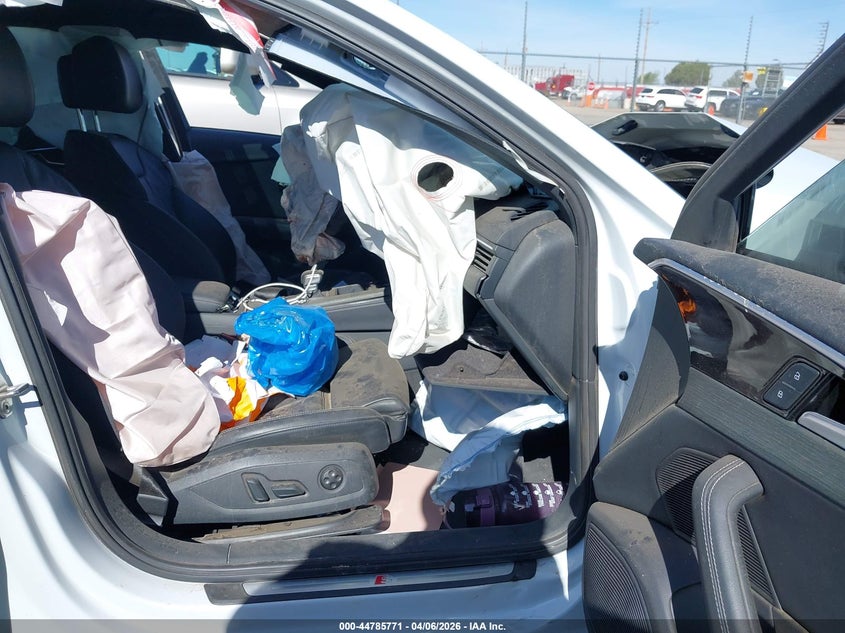 2023 Audi A4 VIN WAUEAAF44PA036374 IAAI salvage auction — LEFT SIDE, Wait Title, sold $1,200 on 2026-07-28 (photo 5)