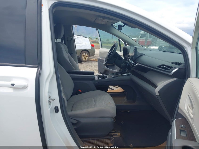2024 Toyota Sienna VIN 5TDKRKEC0RS186940 IAAI salvage auction — WATER/FLOOD, Salvage (Hawaii), sold $8,025 on 2026-07-21 (photo 5)