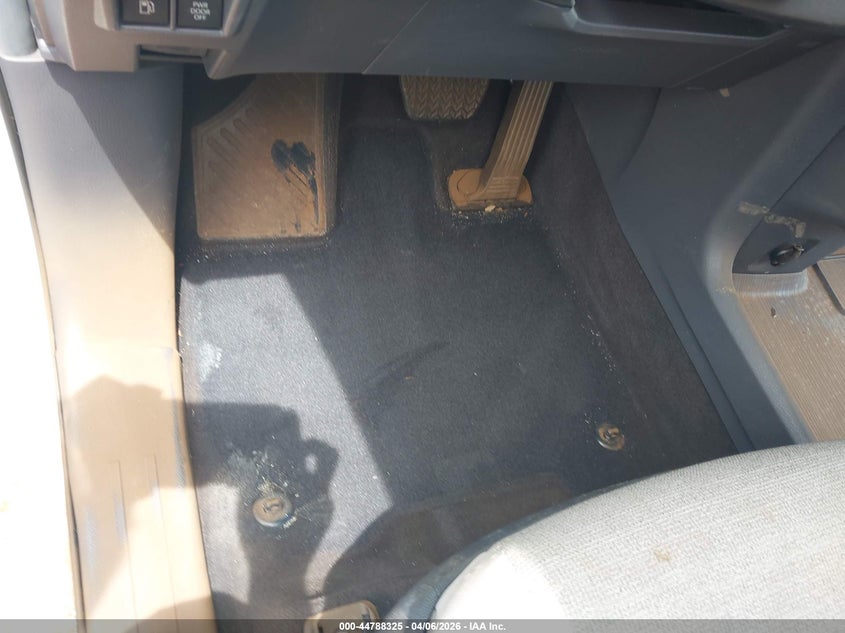 2024 Toyota Sienna VIN 5TDKRKEC0RS186940 IAAI salvage auction — WATER/FLOOD, Salvage (Hawaii), sold $8,025 on 2026-07-21 (photo 6)