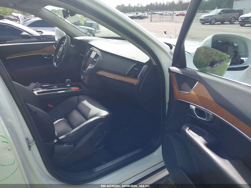 2024 Volvo Xc90 VIN YV4062PE5R1171293 IAAI salvage auction — RIGHT SIDE, Wait Title, sold $19,700 on 2026-07-29 (photo 5)