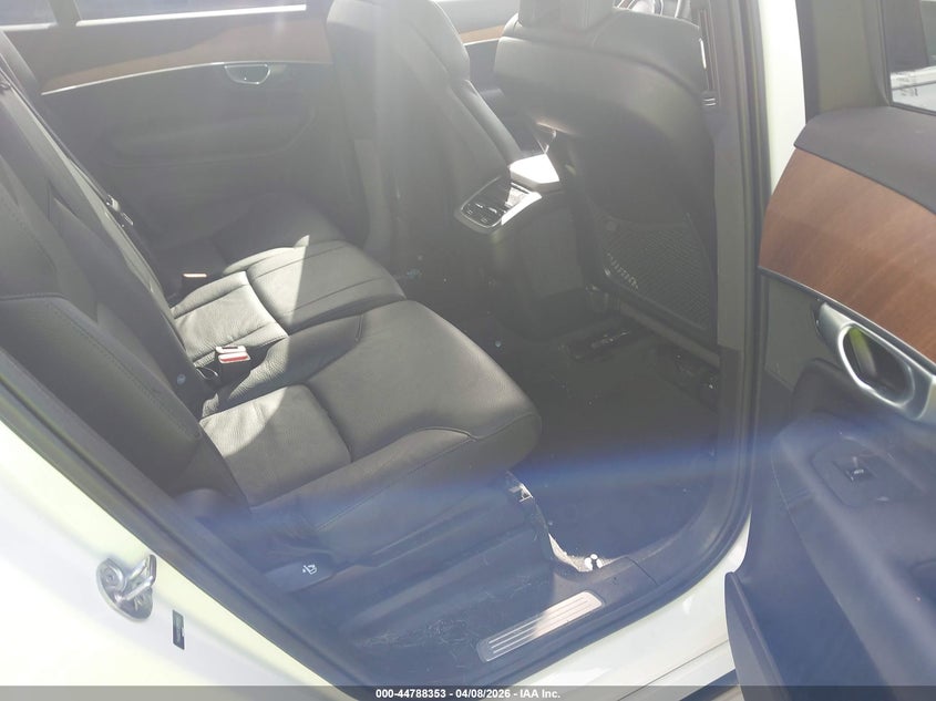 2024 Volvo Xc90 VIN YV4062PE5R1171293 IAAI salvage auction — RIGHT SIDE, Wait Title, sold $19,700 on 2026-07-29 (photo 8)