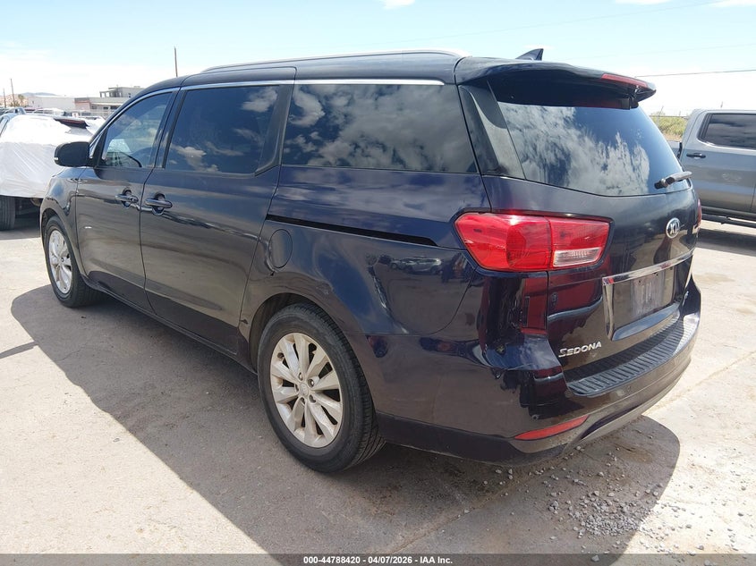 2018 Kia SEDONA VIN KNDMC5C17J6373870 IAAI salvage auction — LEFT REAR, Salvage Title, sold $2,000 on 2026-07-22 (photo 3)