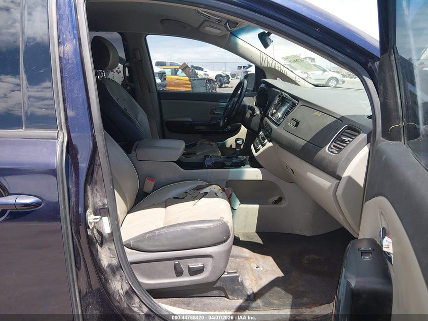 2018 Kia SEDONA VIN KNDMC5C17J6373870 IAAI salvage auction — LEFT REAR, Salvage Title, sold $2,000 on 2026-07-22 (photo 5)