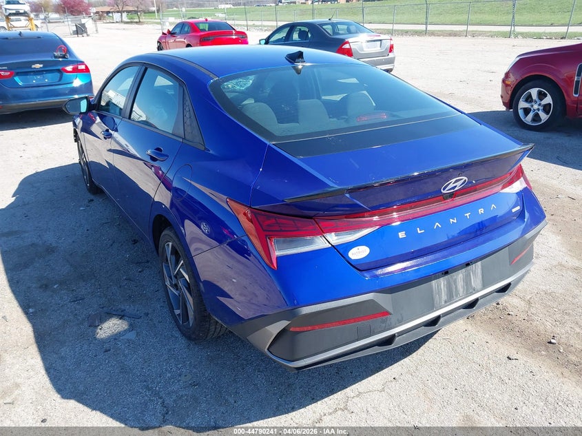 2025 Hyundai Elantra VIN KMHLM4DJ3SU164443 IAAI salvage auction — RIGHT FRONT, Salvage (Illinois), sold $5,600 on 2026-07-15 (photo 3)