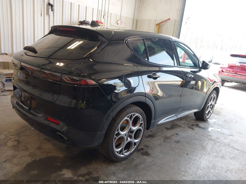 2024 Alfa romeo Tonale VIN ZASPATDW2R3047333 IAAI salvage auction — WATER/FLOOD, Salvage (New Jersey), sold $9,250 on 2026-08-12 (photo 4)
