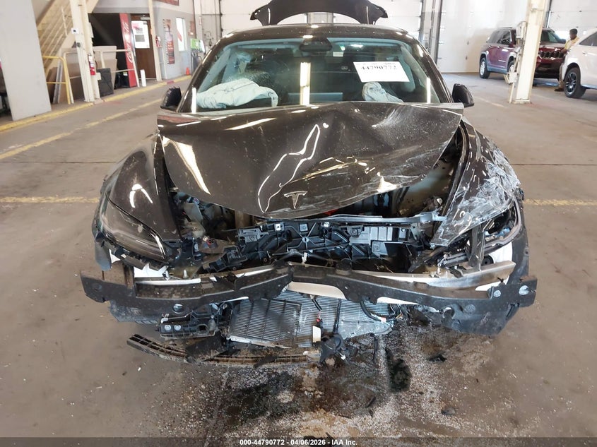 2025 Tesla Model 3 VIN 5YJ3E1EA4SF042889 IAAI salvage auction — FRONT END, Salvage (Oregon), sold $9,200 on 2026-07-09 (photo 6)