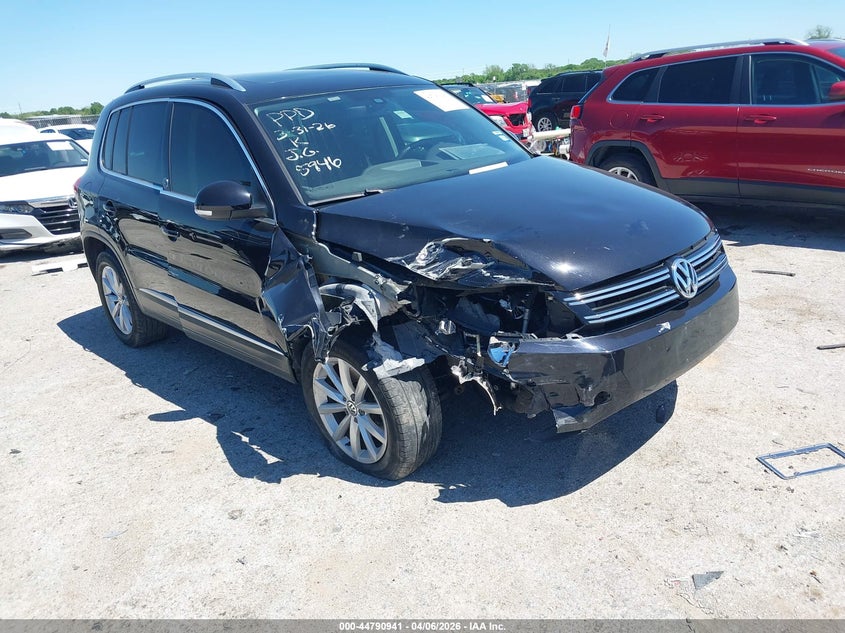 2017 Volkswagen Tiguan VIN WVGSV7AX9HK015946 IAAI salvage auction — RIGHT FRONT, Wait Title, sold $2,125 on 2026-07-21 (photo 1)