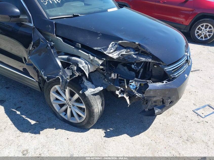 2017 Volkswagen Tiguan VIN WVGSV7AX9HK015946 IAAI salvage auction — RIGHT FRONT, Wait Title, sold $2,125 on 2026-07-21 (photo 6)