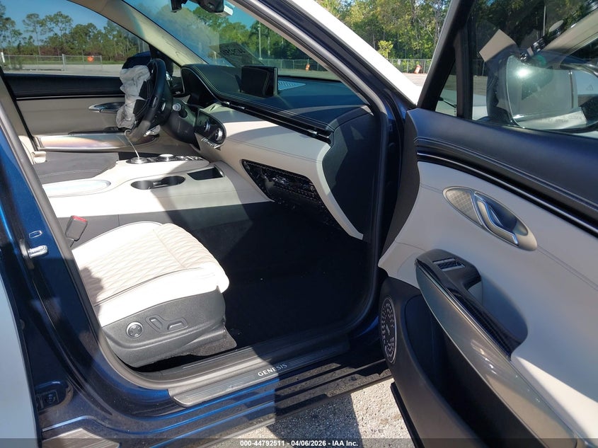 2022 Genesis Gv70 VIN KMUMCDTC0NU042428 IAAI salvage auction — FRONT END, Wait Title, sold $9,800 on 2026-09-04 (photo 5)