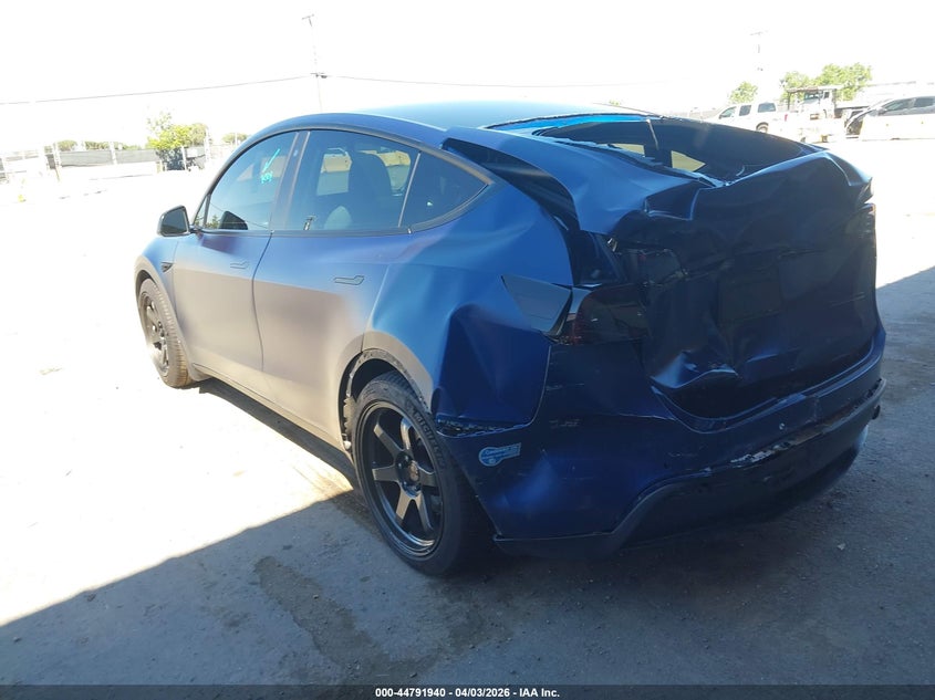 2022 Tesla Model y VIN 7SAYGDEF7NF326022 IAAI salvage auction — REAR END, Wait Title, sold $7,900 on 2026-07-30 (photo 3)