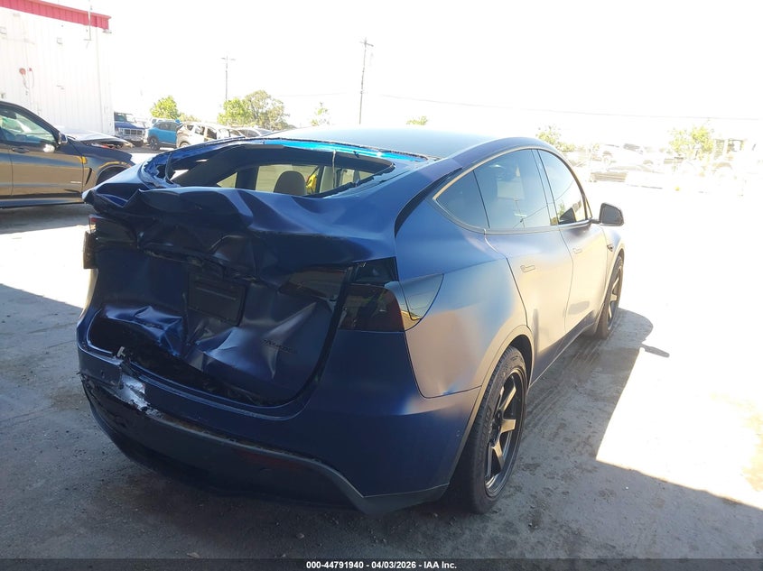 2022 Tesla Model y VIN 7SAYGDEF7NF326022 IAAI salvage auction — REAR END, Wait Title, sold $7,900 on 2026-07-30 (photo 4)
