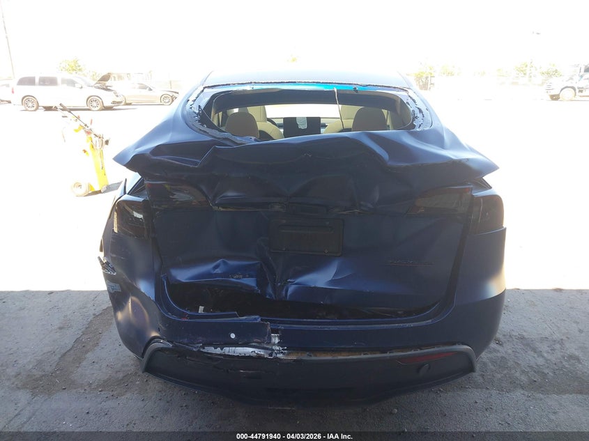 2022 Tesla Model y VIN 7SAYGDEF7NF326022 IAAI salvage auction — REAR END, Wait Title, sold $7,900 on 2026-07-30 (photo 6)