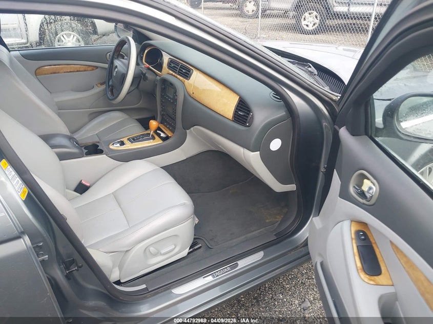 2006 Jaguar S type VIN SAJWA01A56FN57234 IAAI salvage auction — NORMAL WEAR, Clear (Michigan), sold $250 on 2026-07-13 (photo 5)