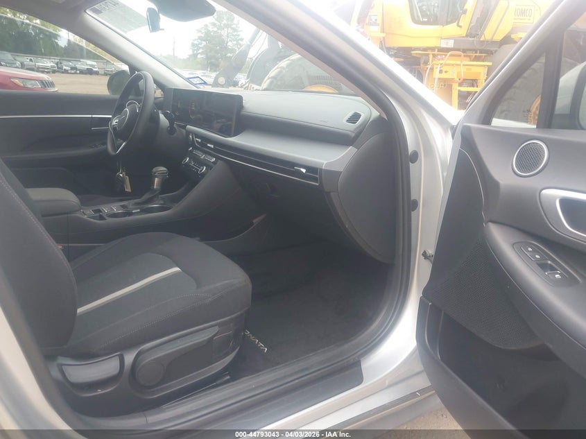 2025 Hyundai Sonata VIN KMHL24JAXSA460040 IAAI salvage auction — FRONT & REAR, Wait Title, sold $25 on 2026-07-30 (photo 5)