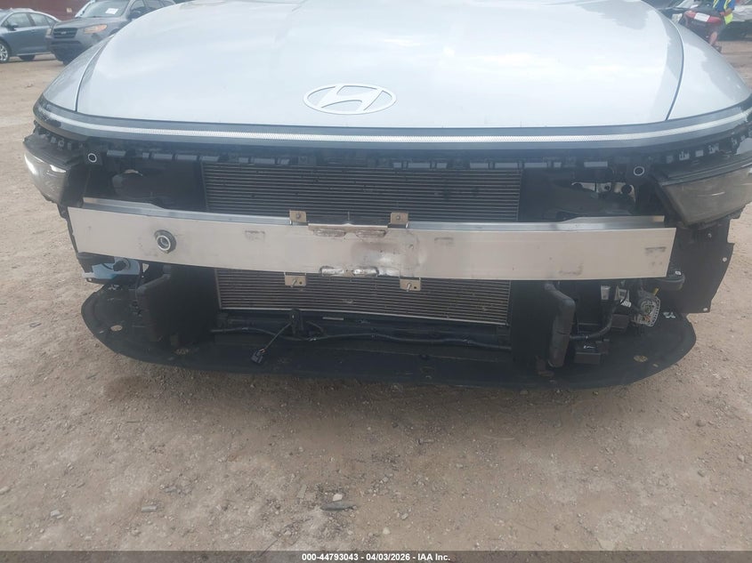 2025 Hyundai Sonata VIN KMHL24JAXSA460040 IAAI salvage auction — FRONT & REAR, Wait Title, sold $25 on 2026-07-30 (photo 6)