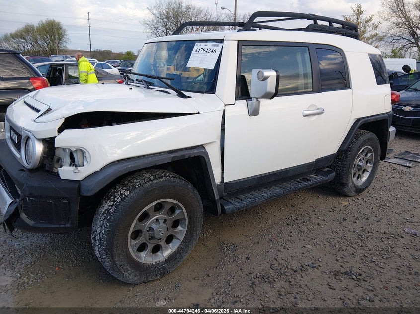 2013 Toyota Fj cruiser VIN JTEBU4BF5DK169913 IAAI salvage auction — FRONT & REAR, Wait Title, sold $6,900 on 2026-07-29 (photo 2)