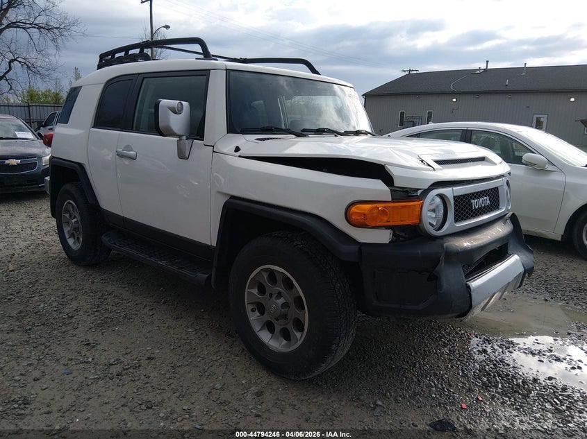 2013 Toyota Fj cruiser VIN JTEBU4BF5DK169913 IAAI salvage auction — FRONT & REAR, Wait Title, sold $6,900 on 2026-07-29 (photo 1)