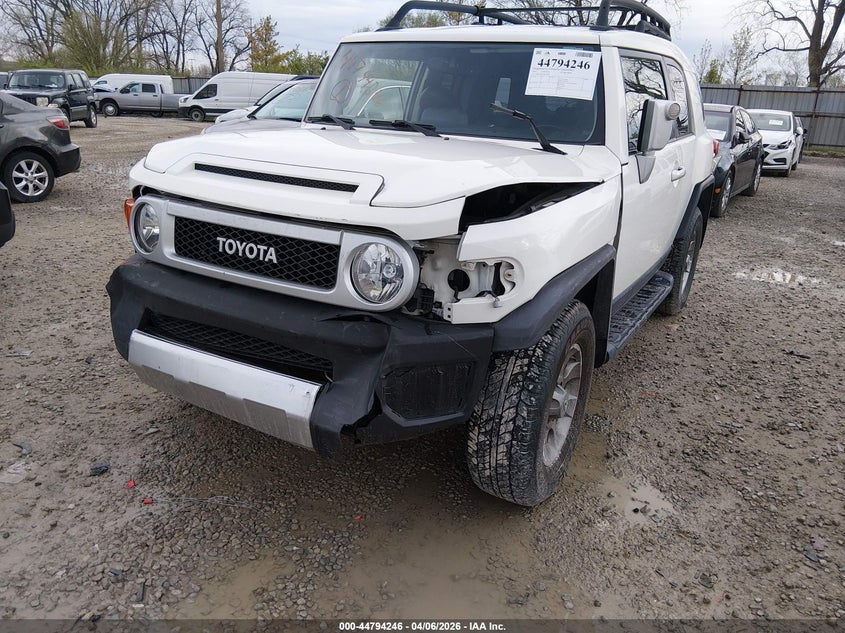 2013 Toyota Fj cruiser VIN JTEBU4BF5DK169913 IAAI salvage auction — FRONT & REAR, Wait Title, sold $6,900 on 2026-07-29 (photo 6)