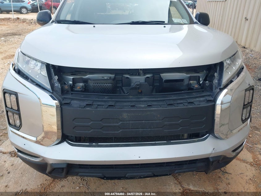 2024 Mitsubishi Outlander VIN JA4ARUAU7RU003657 IAAI salvage auction — FRONT END, Salvage (North Carolina), sold $5,950 on 2026-09-14 (photo 6)