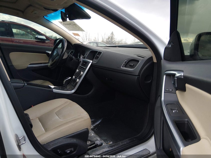 2018 Volvo VIN LYV402TK1JB166008 IAAI salvage auction — FRONT END, Wait Title, sold $1,400 on 2026-07-14 (photo 5)