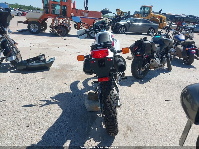 2025 Honda Xr650 VIN JH2RD0605SK401450 IAAI salvage auction — LEFT SIDE, Wait Title, sold $6,400 on 2026-07-07 (photo 6)