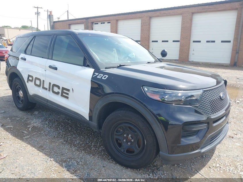 2022 Ford Police interceptor utility VIN 1FM5K8AB1NGA07628 IAAI salvage auction — LEFT SIDE, Wait Title, sold $3,700 on 2026-07-13 (photo 1)