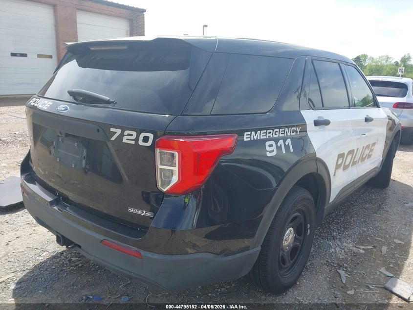 2022 Ford Police interceptor utility VIN 1FM5K8AB1NGA07628 IAAI salvage auction — LEFT SIDE, Wait Title, sold $3,700 on 2026-07-13 (photo 4)