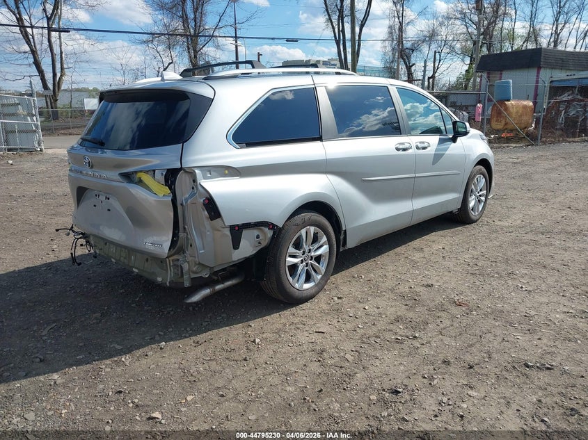 2025 Toyota Sienna VIN 5TDZSKFC2SS202224 IAAI salvage auction — REAR END, Wait Title, sold $30,250 on 2026-07-27 (photo 4)