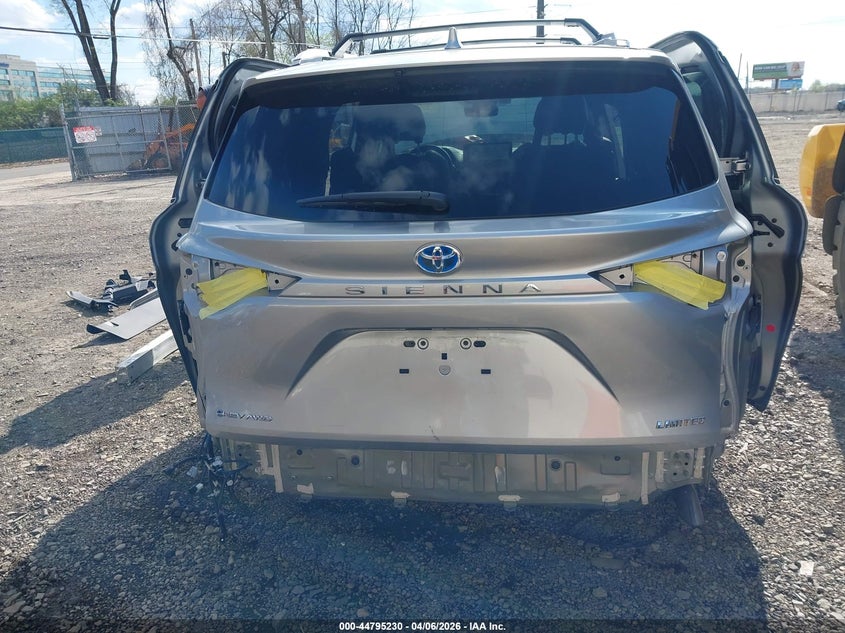 2025 Toyota Sienna VIN 5TDZSKFC2SS202224 IAAI salvage auction — REAR END, Wait Title, sold $30,250 on 2026-07-27 (photo 6)