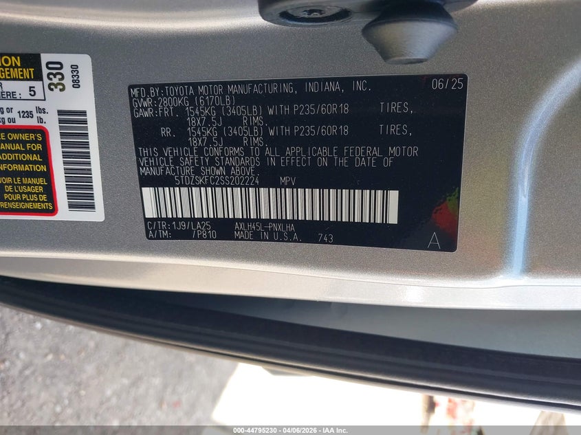 2025 Toyota Sienna VIN 5TDZSKFC2SS202224 IAAI salvage auction — REAR END, Wait Title, sold $30,250 on 2026-07-27 (photo 9)