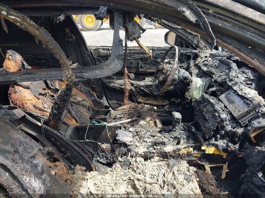 2018 Kia Cadenza VIN KNALC4J11J5100998 IAAI salvage auction — TOTAL BURN, Wait Title, sold $225 on 2026-07-08 (photo 5)