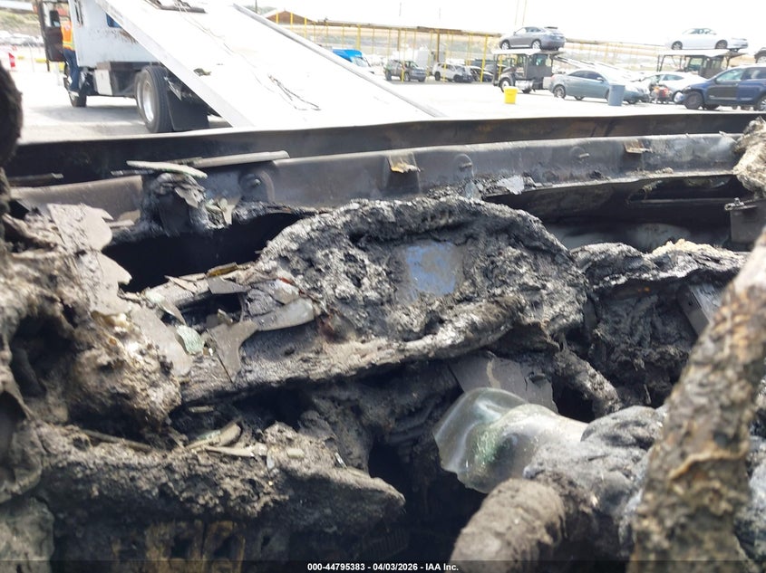 2018 Kia Cadenza VIN KNALC4J11J5100998 IAAI salvage auction — TOTAL BURN, Wait Title, sold $225 on 2026-07-08 (photo 7)