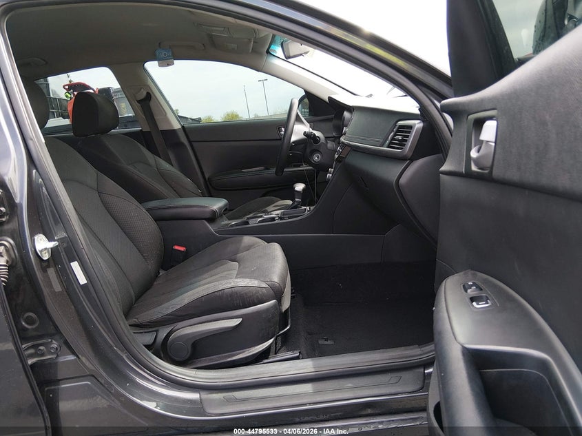 2017 Kia Optima VIN 5XXGT4L32HG154142 IAAI salvage auction — RIGHT FRONT, Salvage Title, sold $1,600 on 2026-08-02 (photo 5)