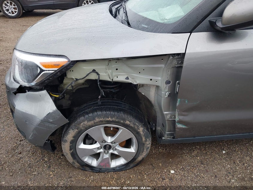 2017 Kia Soul VIN KNDJN2A20H7497779 IAAI salvage auction — LEFT SIDE, Salvage (Illinois), sold $1,675 on 2026-07-08 (photo 6)