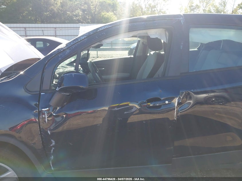 2021 Chevrolet Trax VIN KL7CJKSB4MB314469 IAAI salvage auction — LEFT & RIGHT, Salvage Title, sold $775 on 2026-07-22 (photo 6)