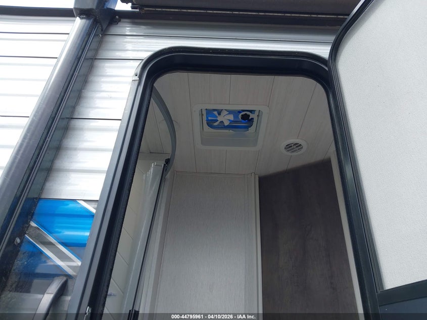 2022 Forest river Other VIN 4X4TSMB28NA333474 IAAI salvage auction — HAIL, Salvage (Illinois), sold $9,100 on 2026-07-28 (photo 6)